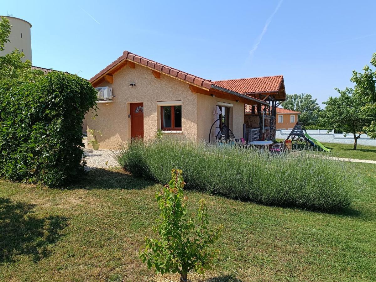 Studio Avec Terrasse Au Calme Jayat Exterior foto