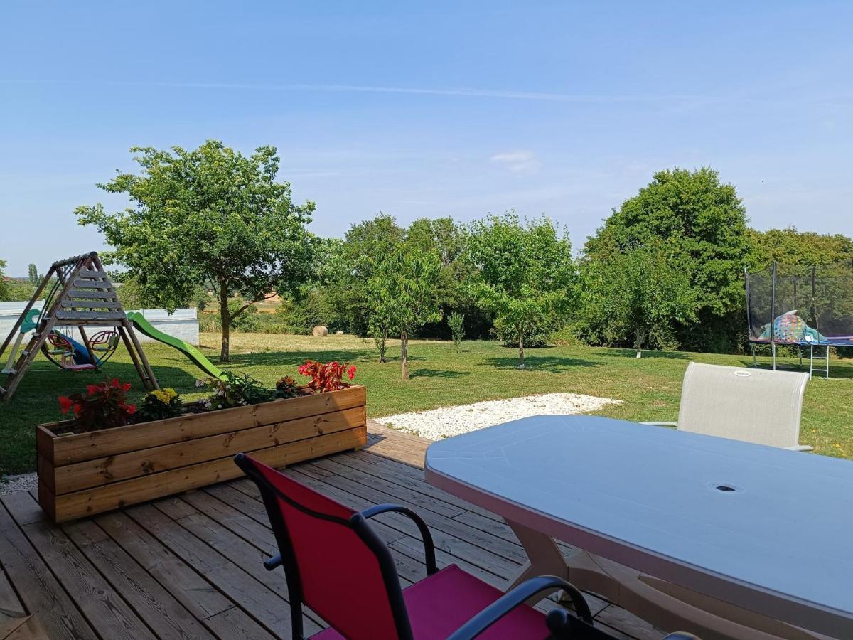 Studio Avec Terrasse Au Calme Jayat Exterior foto